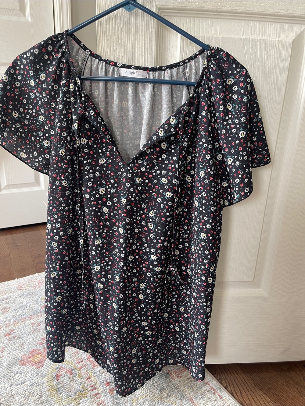 Simple Black Floral V-Neck Short Sleeve Blouse